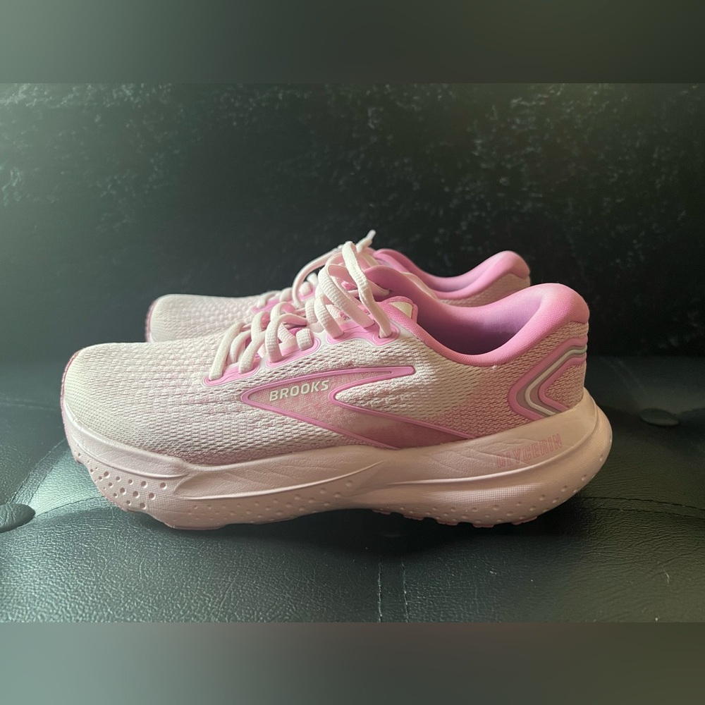 Brooks Glycerin 21 in Pink Lady/Fuchsia Pink size 6.5